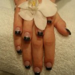 Fingernägel aus Nagelstudio