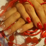 Fingernägel gemischt lackiert