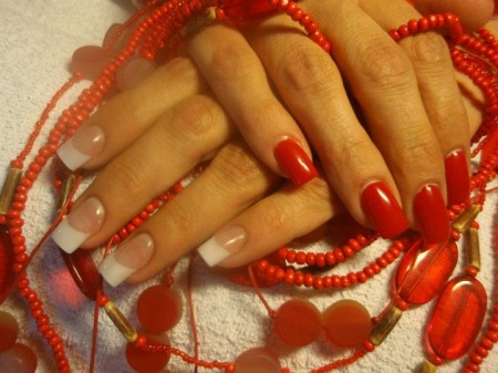 Fingernägel gemischt lackiert