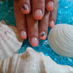 Fingernägel mit Audi Logo Motiv und Muscheln